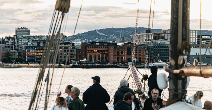Oslo: Fjord Evening Cruise with Shrimp Buffet - Hovedøya, Dyna Lighthouse, and the inner fjord