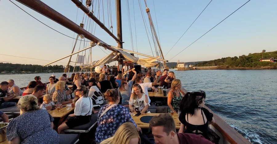 Oslo Fjord Evening Live Rock music cruise with Shrimp buffet - Why this Oslo evening cruise works