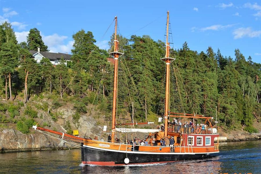 Oslo: Fjord Mini Cruise by Wooden Sailing Ship - Boarding at Oslo City Hall Pier 3