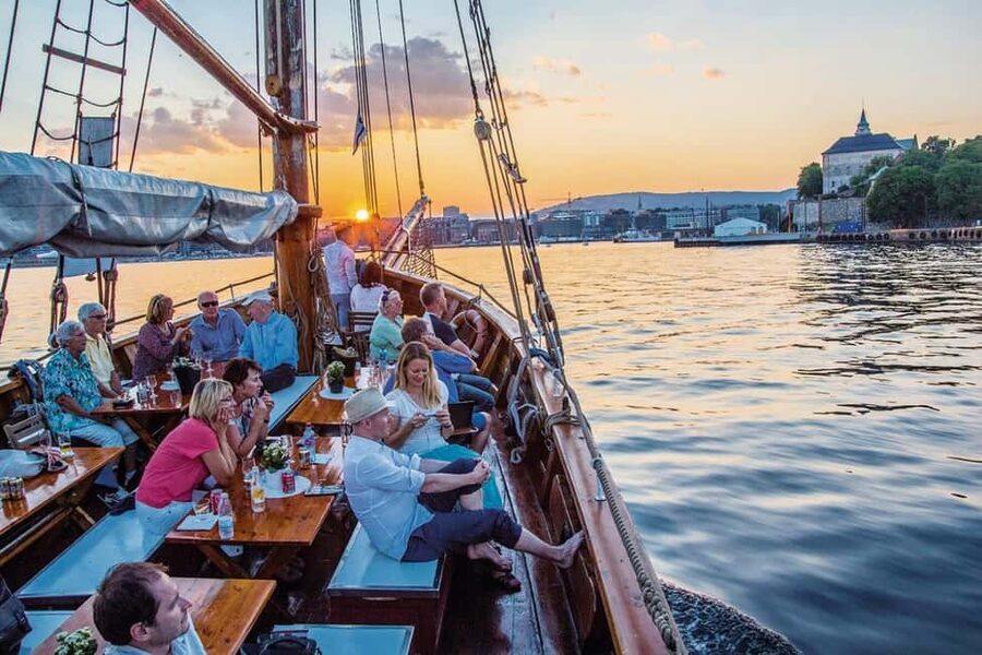 Oslo: Fjord Mini Cruise by Wooden Sailing Ship - Commentary in English, app support in 13 languages