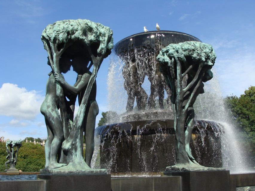 Oslo: Guided Oslo Highlights Tour by bus & Oslofjord cruise - The coach ride puts Oslo in context
