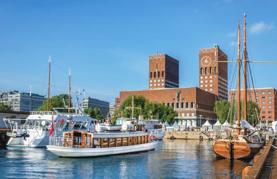 Oslo: Guided Walking Tour of Central Oslo - Weather, pace, and group size