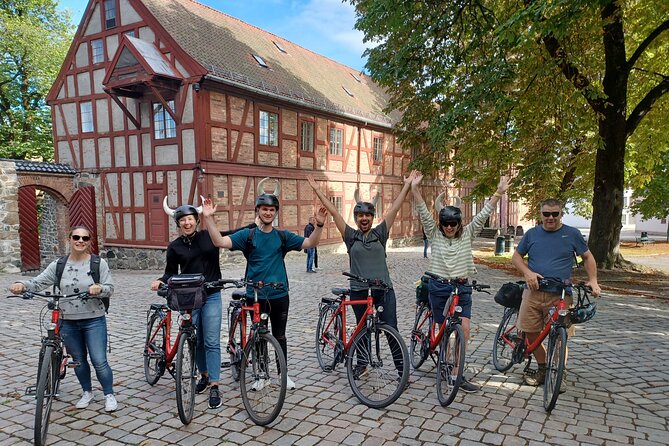 Oslo Highlights Bike Tour - The Royal Palace is a short but useful stop