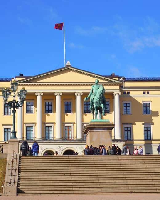 Oslo: History, Art and Secrets Tour - City Hall and Karl Johans Street