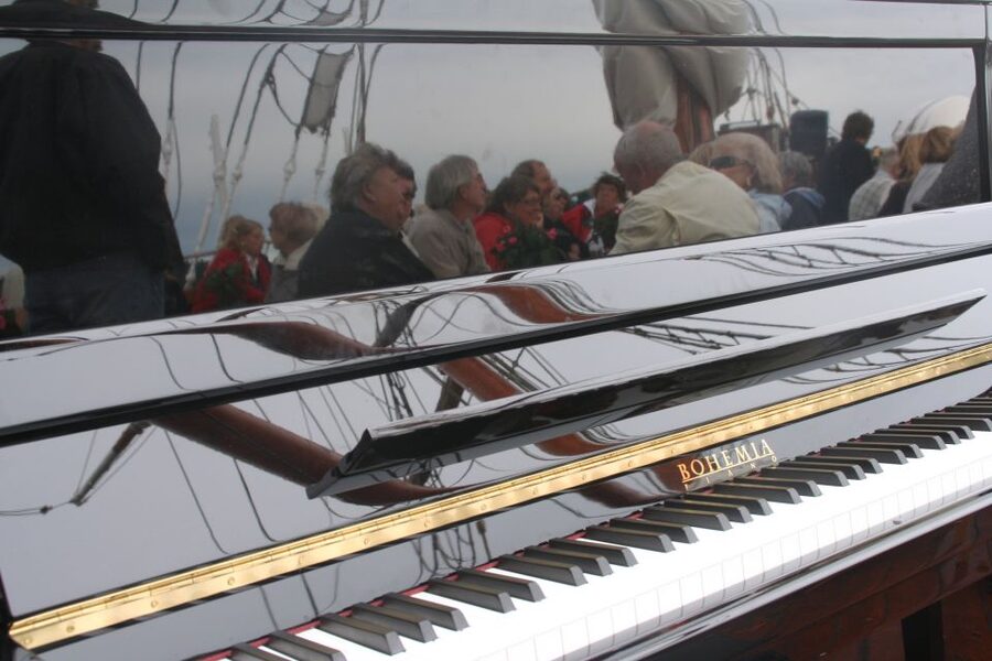 Oslo: Oslo Fjord Cruise with Live Jazz Music & Shrimp Buffet - Live Jazz on a Moving Boat