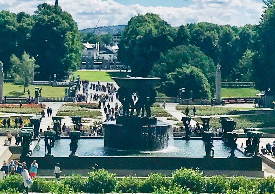 Oslo: Panoramic View and Sculpture Park Walk - Parliament, Royal Palace, and the formal center