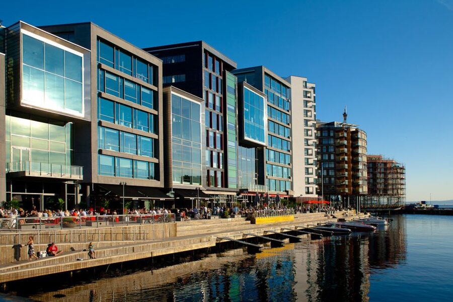 Oslo: Private City Center Highlights Guided Walking Tour - Following Oslo’s pedestrian streets