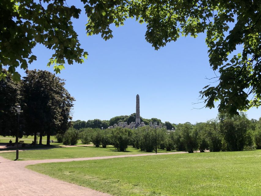 Oslo: Sightseeing with Holmenkollen Ski Jump & Vigeland Park - Walking through Vigeland Sculpture Park