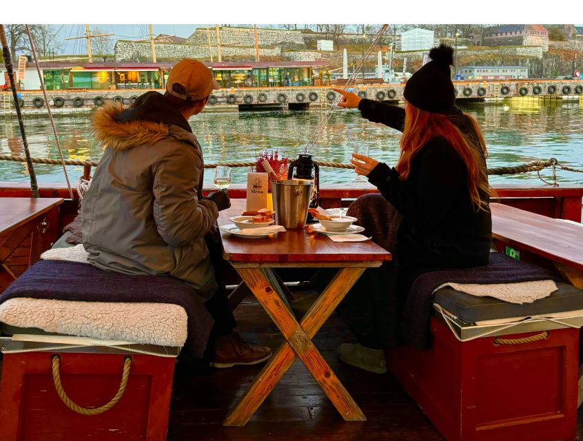 Oslo: Skyline in Winter With Fish Soup Cruise - A warm start at Oslo City Hall Pier 3