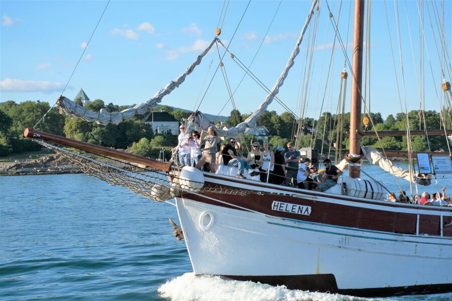 Oslo: Skyline in Winter With Fish Soup Cruise - Setting sail on an authentic wooden ship
