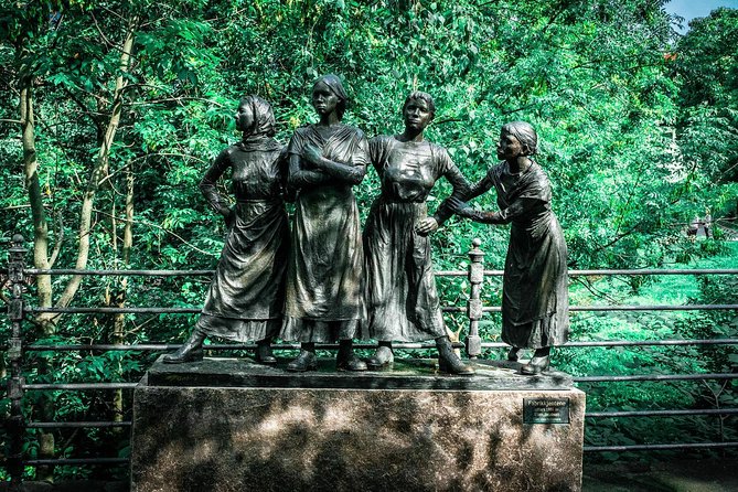 Oslo & Vigeland Park Private Walking Tour - The Royal Palace and Karl Johans Gate
