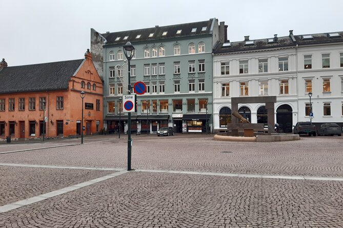 Oslo Viking Quest: Exploration Game and Tour - The Royal Palace and Norway’s monarchy