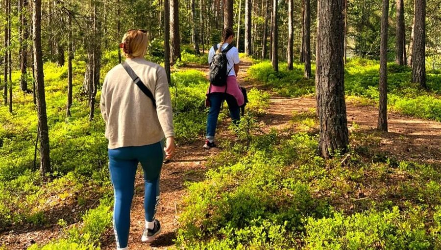 Oslo: Yoga & Hiking with a dog - Yoga on a lakeside pier from 7:30 to 9:00