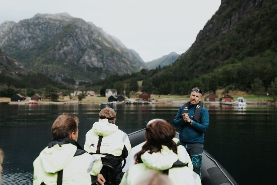 Øystese: Hardangerfjord RIB safari to the Fyksesund branch - Starting at Hardangerfjord Hotel in Øystese
