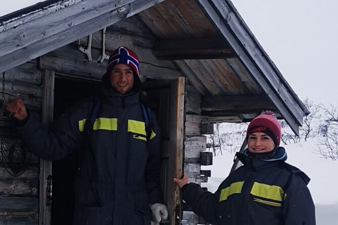 Privat sled trip with husky in the alta valley - Getting picked up and dressed for the Arctic