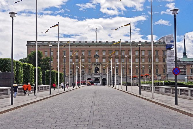 Private 4h VIP city tour by limousine car and guide in Stockholm - Concert Hall, National Theatre, and Djurgården