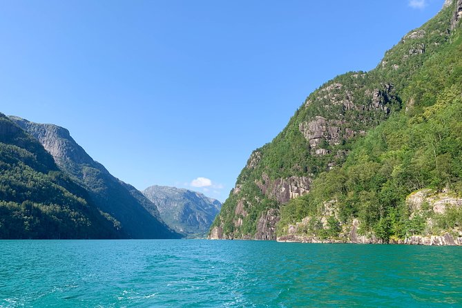 Private Fjord and waterfalls cruise to Modal- Mostraumen - Mostraumen and the waterfall shower