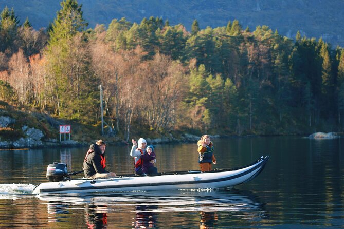 Private Fjordcruise by Luxury Pontoon Boat - Bergen Fjords - Guides who make the scenery easier to read