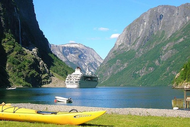 Private guided, Bergen to Oslo - Nærøyfjord Cruise & Flåm Railway - Tvindefossen is a quick and worthwhile waterfall stop