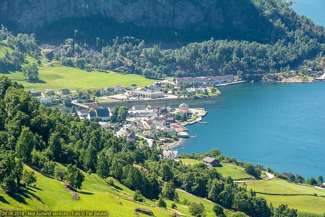Private guided, Bergen to Oslo - Nærøyfjord Cruise & Flåm Railway - The Flåm Railway is a short ride with a big change in altitude