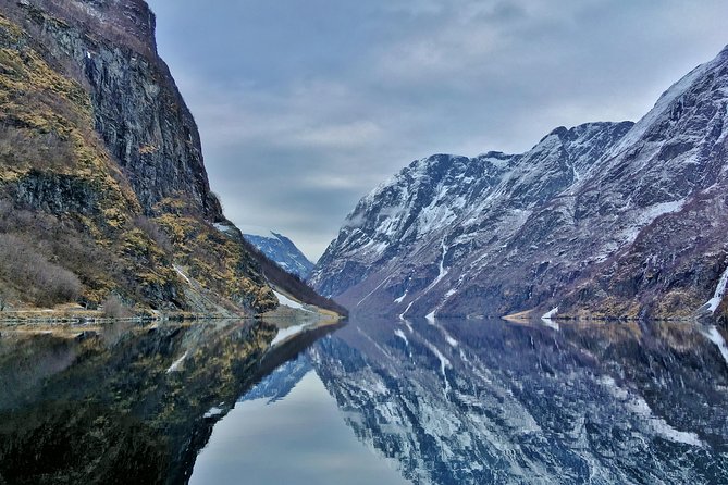 PRIVATE GUIDED TOUR: Norway's Highlights – Viking Special, 11-12 hours – WINTER - Tvindefossen and the winter waterfall stops