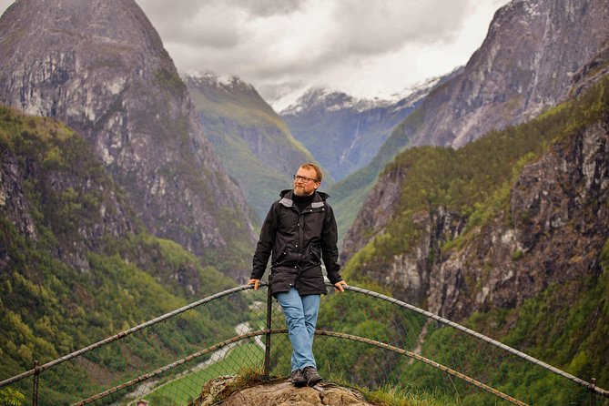 PRIVATE GUIDED TOUR: Norway's Highlights – Viking Special, 11-12 hours – WINTER - The private vehicle and guide service