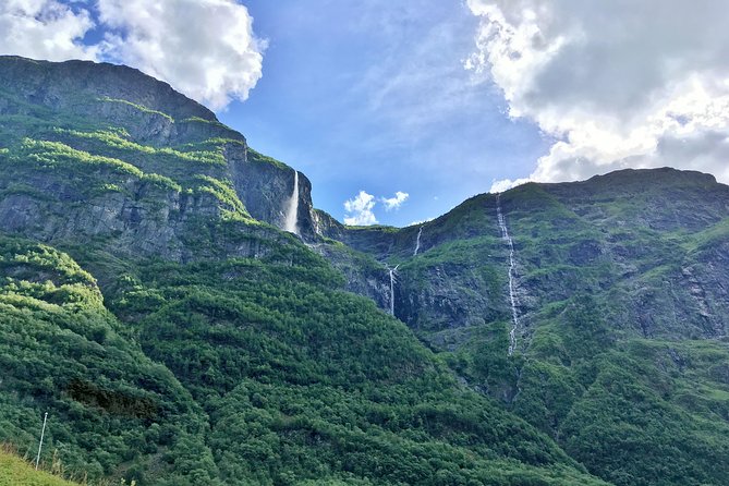 PRIVATE GUIDED TOUR: Norway's Highlights–Viking Special, 11 h - Choose carefully between the Nærøyfjord and Stegastein
