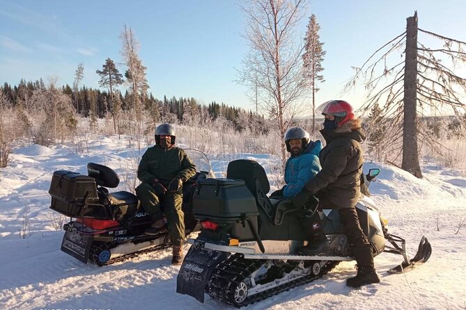 Private snowmobile day tours - Starting with coffee in Vuollerim