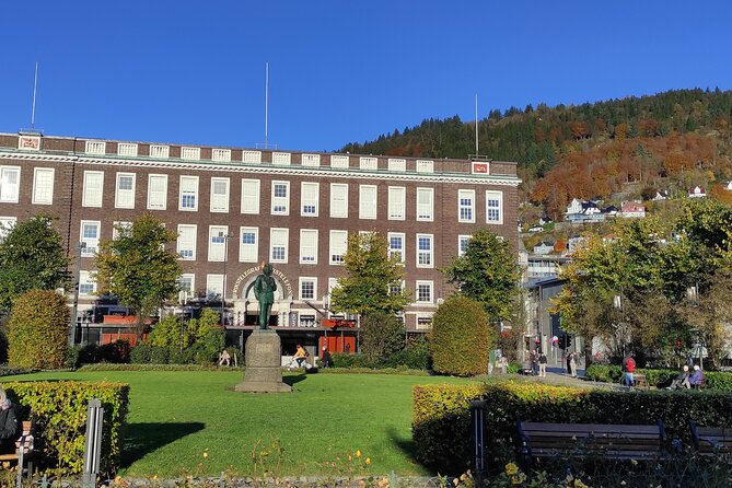 Private Tour in Bergen with Professional Guides - Torgallmenningen and Festplassen: Bergen’s civic center
