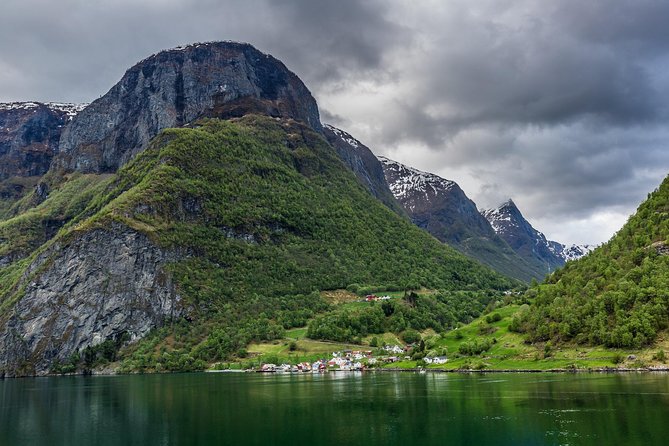Private tour to Sognefjord and Flåm from Bergen, 24 hr refundable - Choosing a cruise from Gudvangen to Flåm