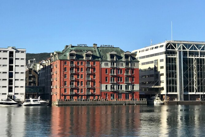 Private Walking Tour- Bergen Classics - Ending at Fløibanen and Mount Fløyen
