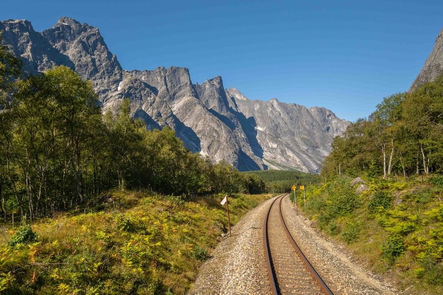 Romsdalen: Rauma Railway Golden Train with Guide - What happens during the Bjorli stop