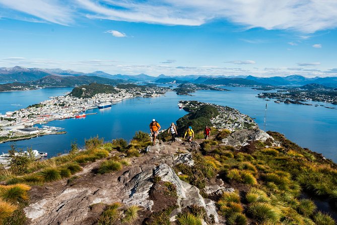 Seakayak And Hike in Ålesund - From Ålesund’s waterways to Mt. Sukkertoppen