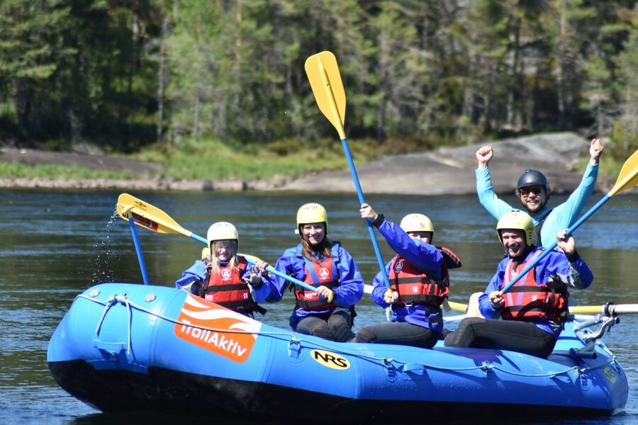 Setesdal, Evje: Family Rafting on the beautiful Otra river - On the water, from practice to river action