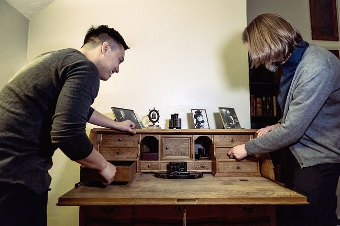 SHERLOCK Escape Room - A theatrical welcome from the game master