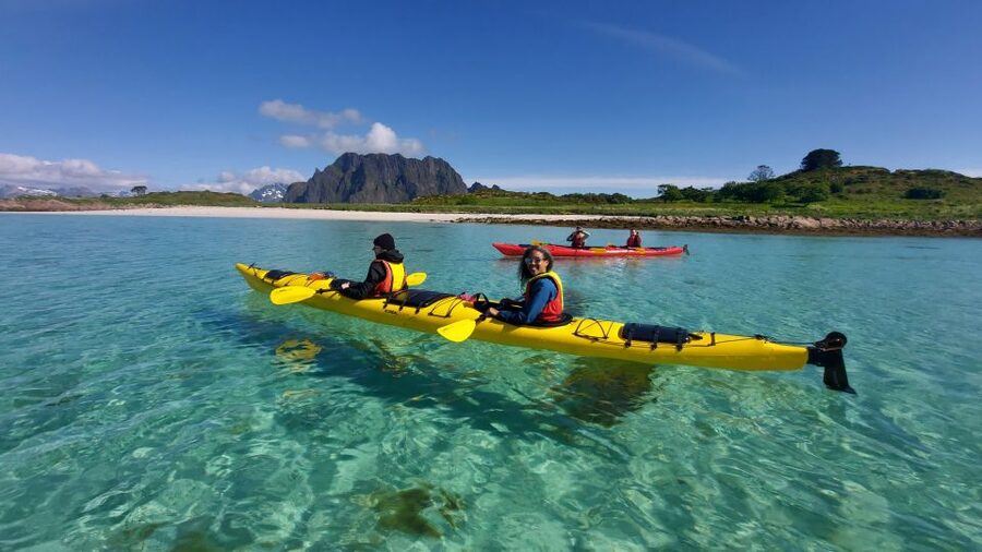 Skrova Island : 3hours Guided Kayak Tour - The Svolvær to Skrova ferry is part of the adventure