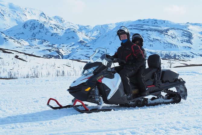 Snowmobile safari in the mountain plateau of Finnmarksvidda - Crossing the open Finnmarksvidda plateau