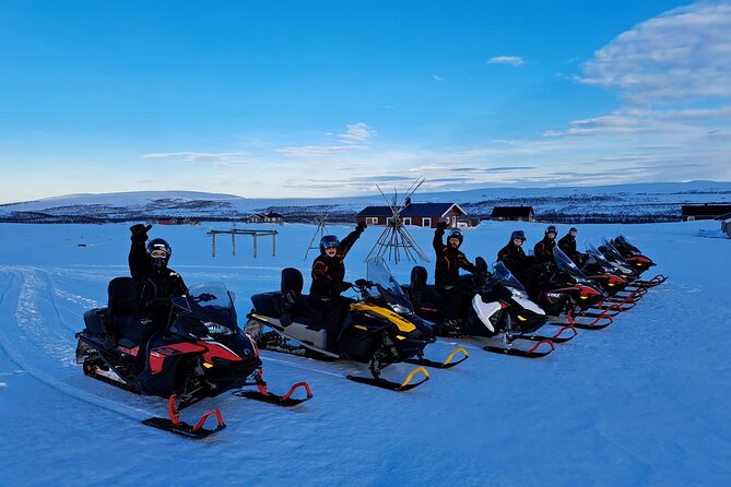 Snowmobile safari in the mountain plateau of Finnmarksvidda - Choosing a shared snowmobile or a solo machine