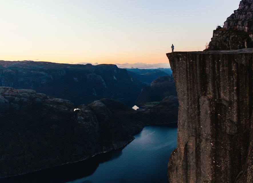 Stavanger: Guided Sunrise Hike to Pulpit Rock - Waiting for sunrise at Pulpit Rock