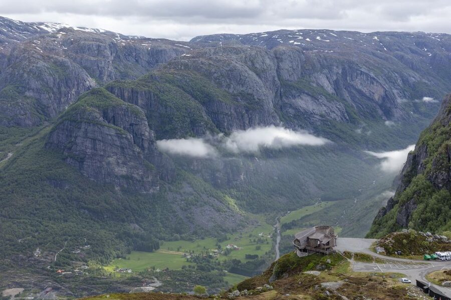 Stavanger: Kjerag Summer Hike with Packed Lunch - Standing on the boulder is optional, not the point