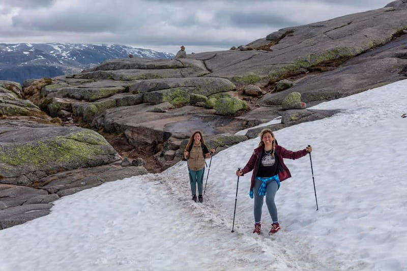 Stavanger: Kjerag Summer Hike with Packed Lunch - Lunch with a 1,000-meter view