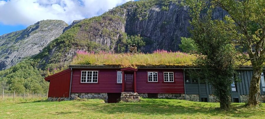 Stavanger: Månafossen photo adventure and raw nature - Byrkjedalstunet brings in farm food and local shopping