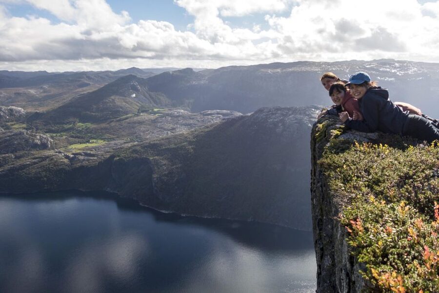 Stavanger: Preikestolen Hidden Trail Hike + Canoe + Lunch - Canoeing across Revsvatnet