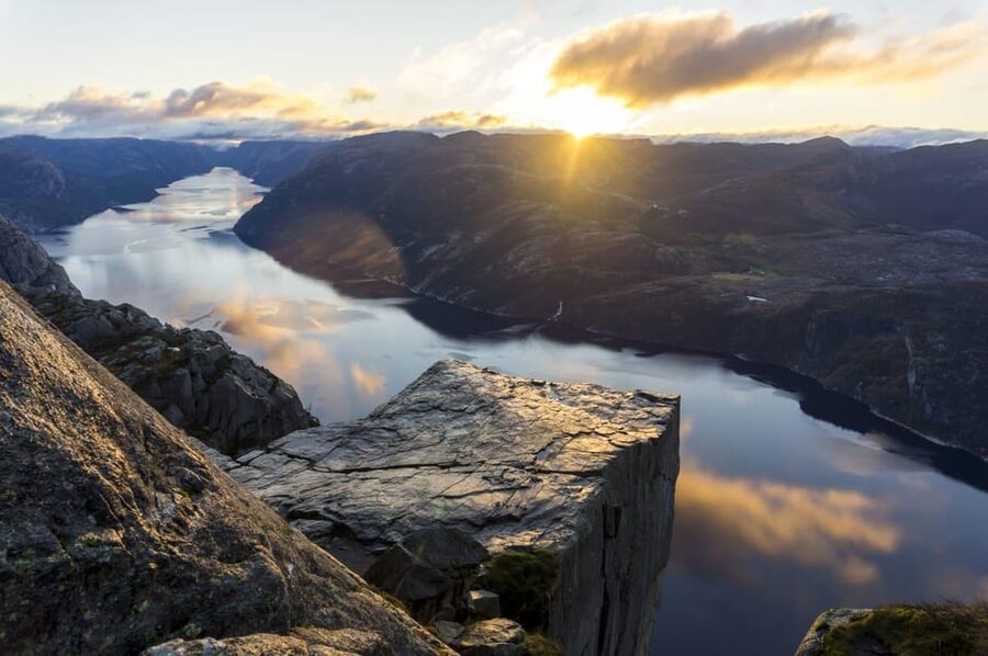 Stavanger: Preikestolen (Pulpit Rock) Hike with Local Guide - Why Preikestolen is worth the effort
