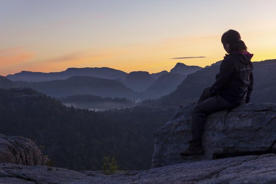 Stavanger: Preikestolen Sunrise Hike with Breakfast Buffet - Starting in darkness with a local guide