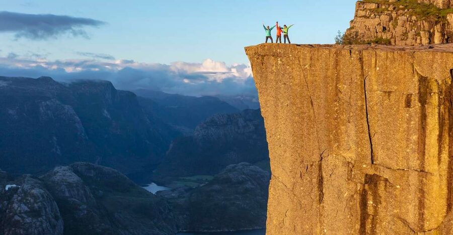 Stavanger: Preikestolen Sunrise Hike with Breakfast Buffet - Reaching Preikestolen at dawn