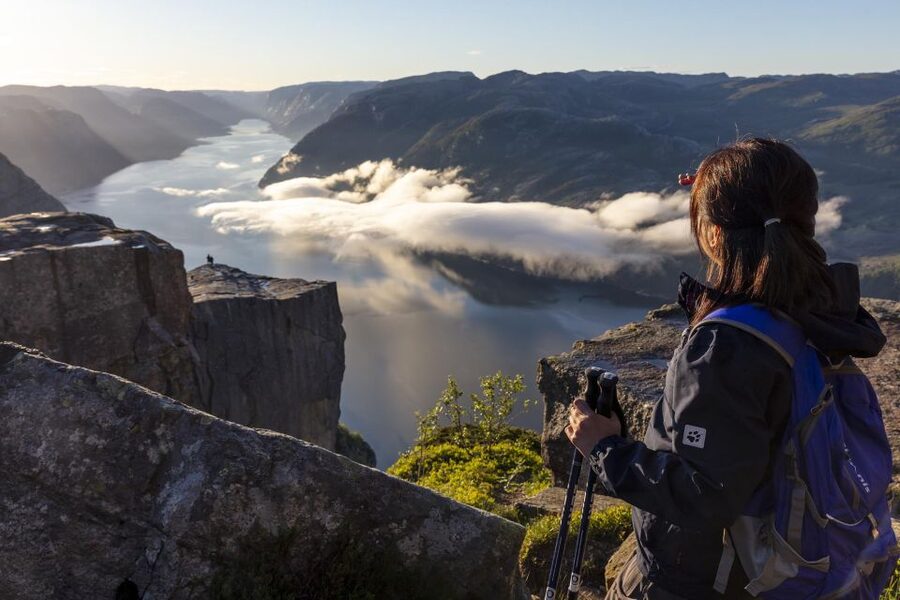 Stavanger: Preikestolen Sunrise Hike with Breakfast Buffet - A quieter viewpoint and better photo time