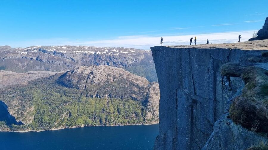 Stavanger: Preikestolen Tour with Guide and Pickup - The 3.8 kilometer route to Pulpit Rock