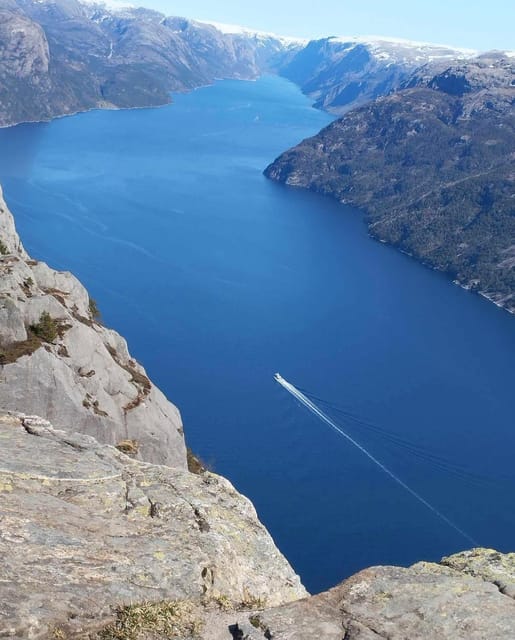 Stavanger: Preikestolen Tour with Guide and Pickup - What the guide adds to a self-guided visit