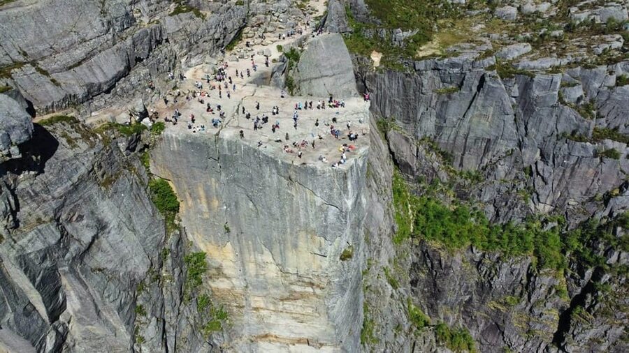 Stavanger: Preikestolen Tour with Guide and Pickup - From Stavanger to the trailhead in 50 minutes